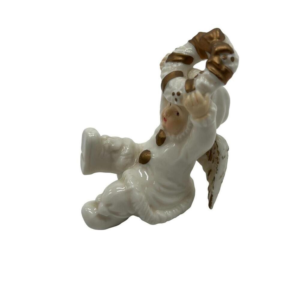 Vintage Grandeur Noel Angel Letter 'O' & Wreath Porcelain Figurine - Picture 5 of 7